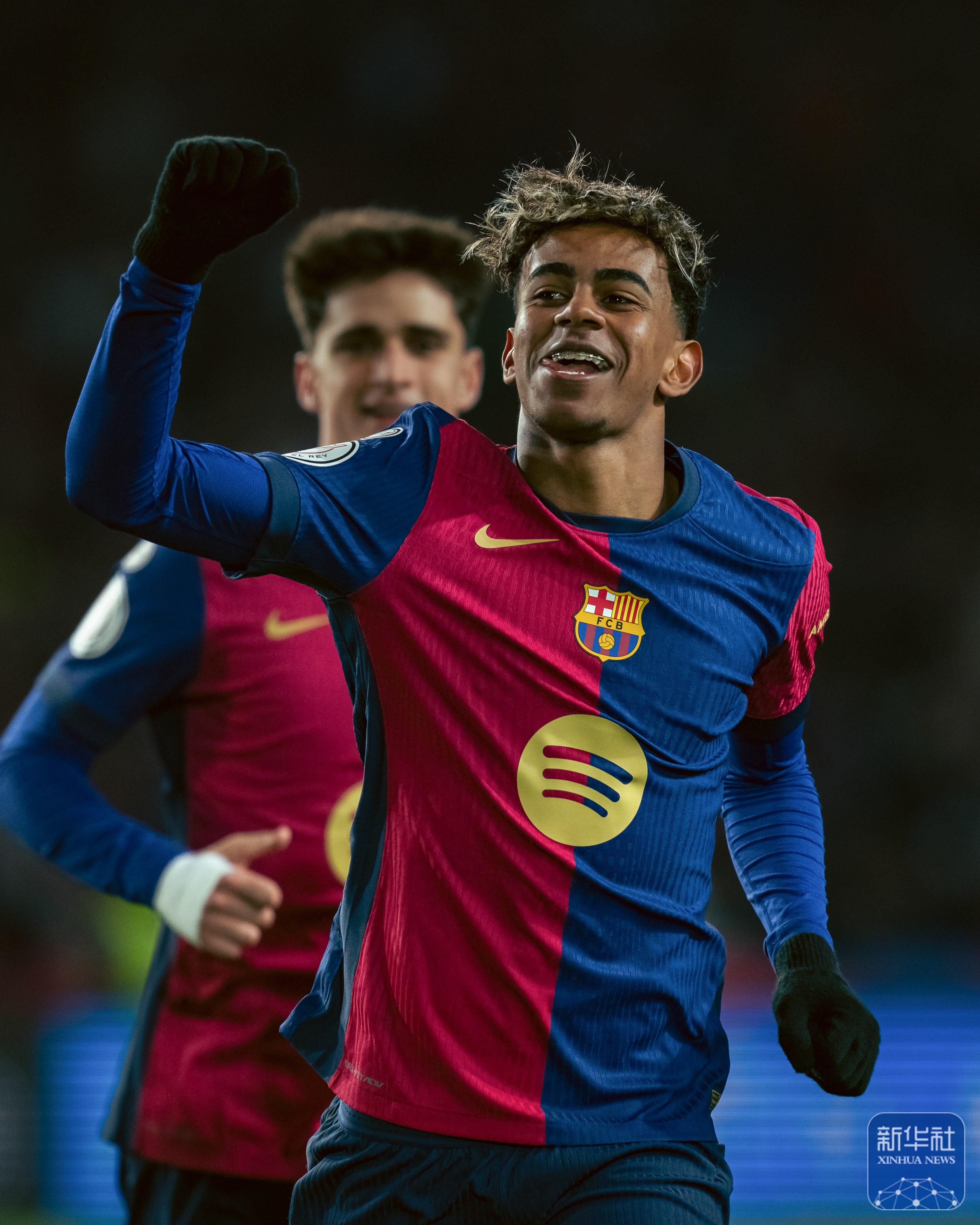 包含巴塞罗那球员恢复训练，球队备战即将到来的比赛的词条