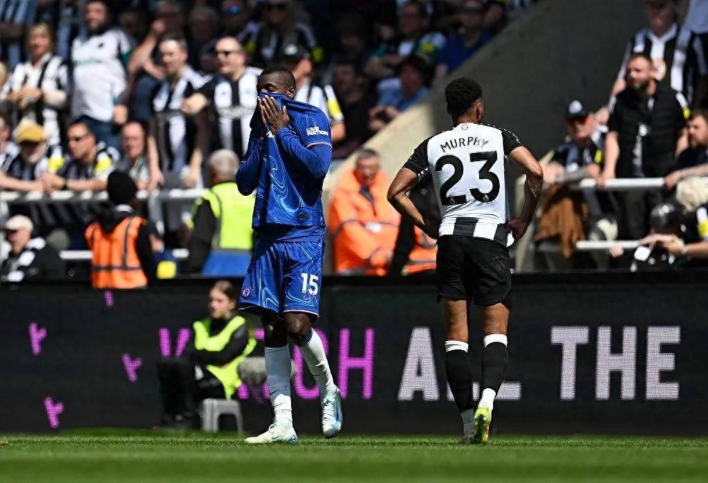 包含切尔西主力中场受伤休战，蓝军进攻受影响的词条