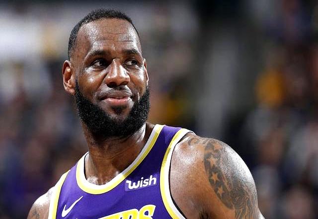 爵士客场惊险逆转，东南区战绩逆袭