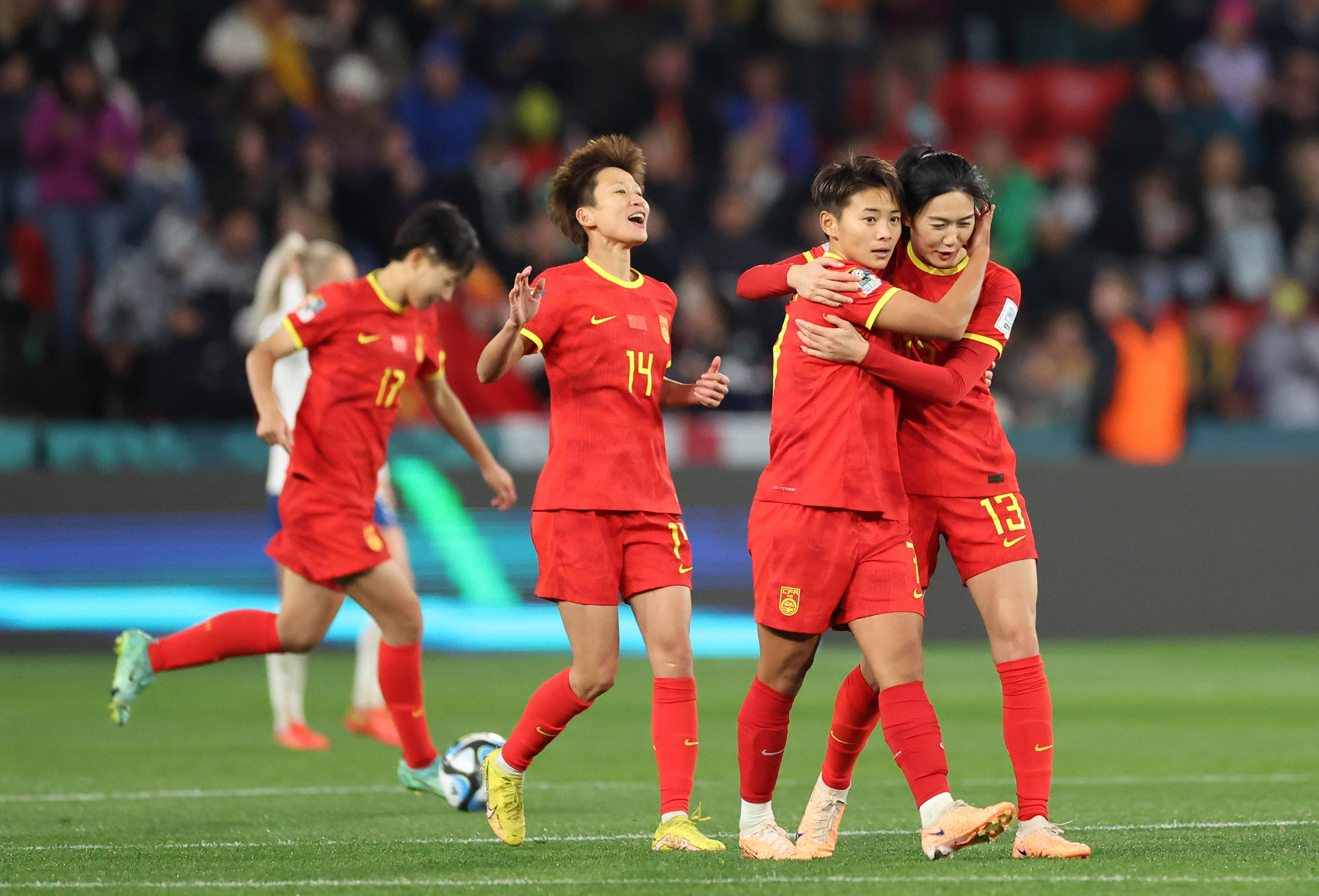 包含豪情对抗！女子足球比赛劲爆纷呈的词条