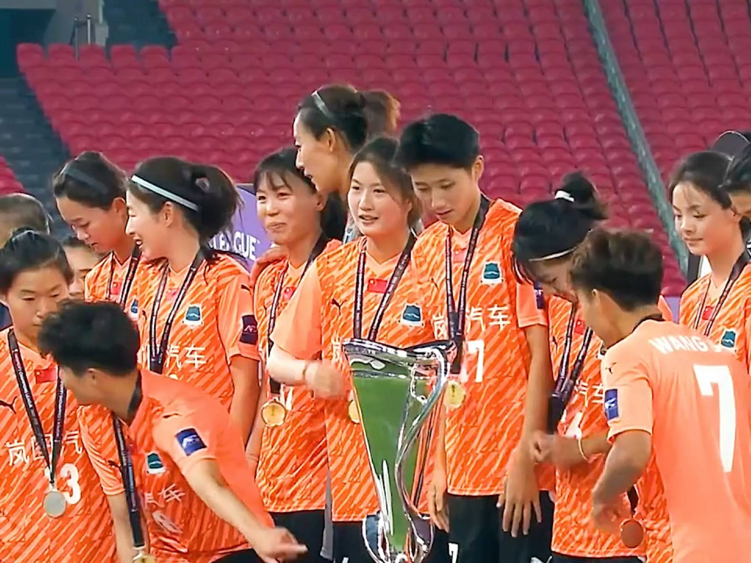 亚洲足球比赛精彩纷呈，各队士气高昂