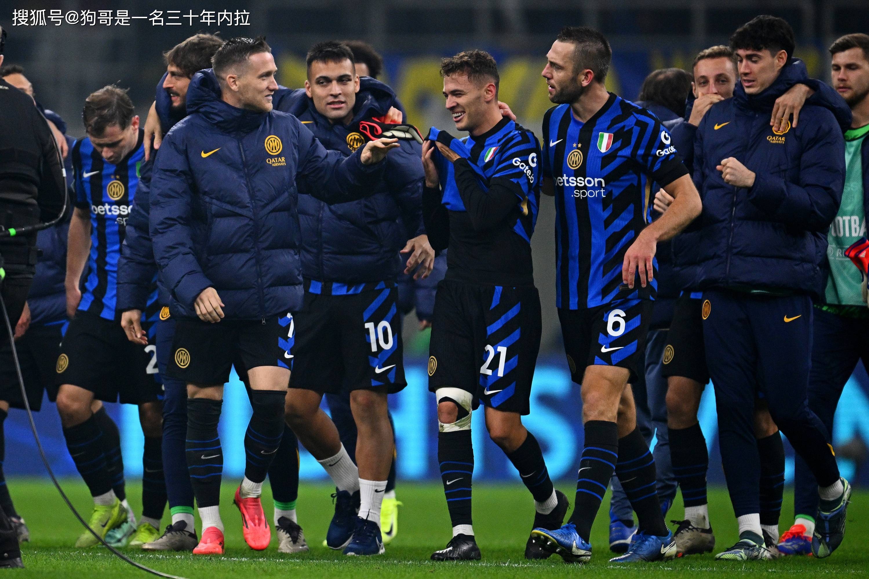 米兰球迷狂欢庆胜，队伍逐渐回暖