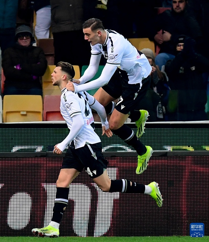 包含AC米兰主场大胜乌迪内斯，继续领跑的词条