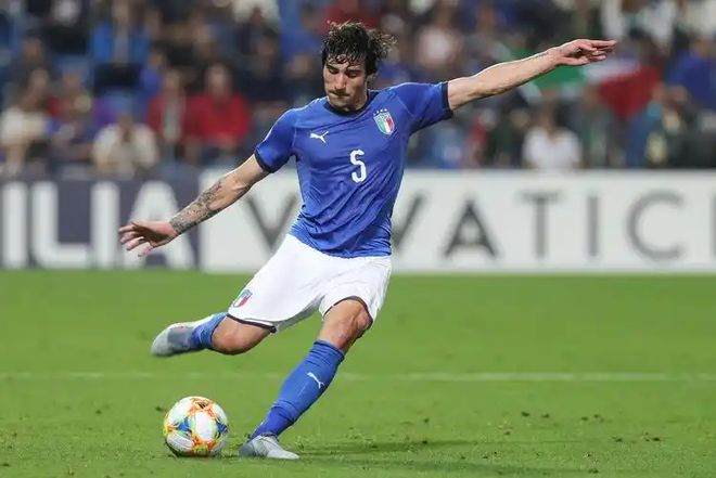 意大利主帅赞扬球员表现，力争进军决赛