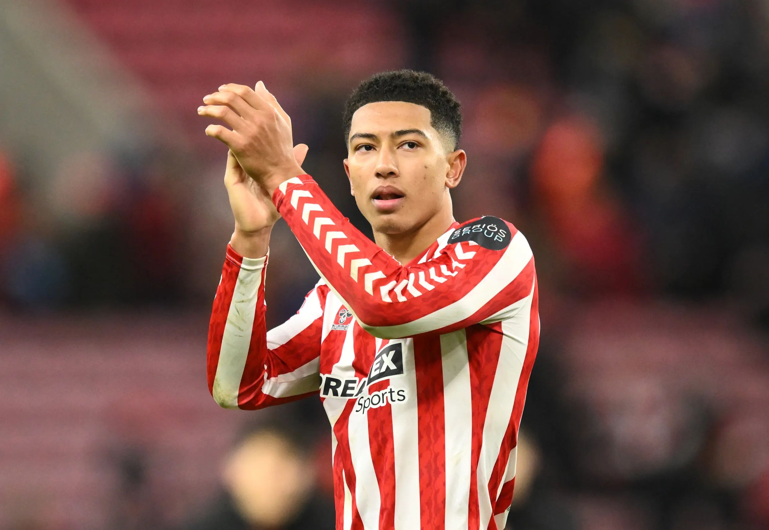 曼联客场战胜桑德兰，稳居积分榜前列的简单介绍