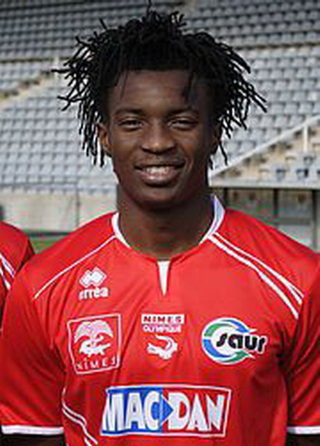 喀麦隆运动员夺冠成名，备受瞩目