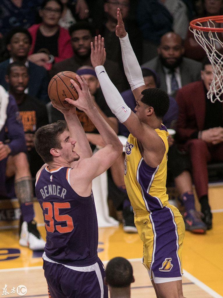 湖人大胜太阳，取得八连胜