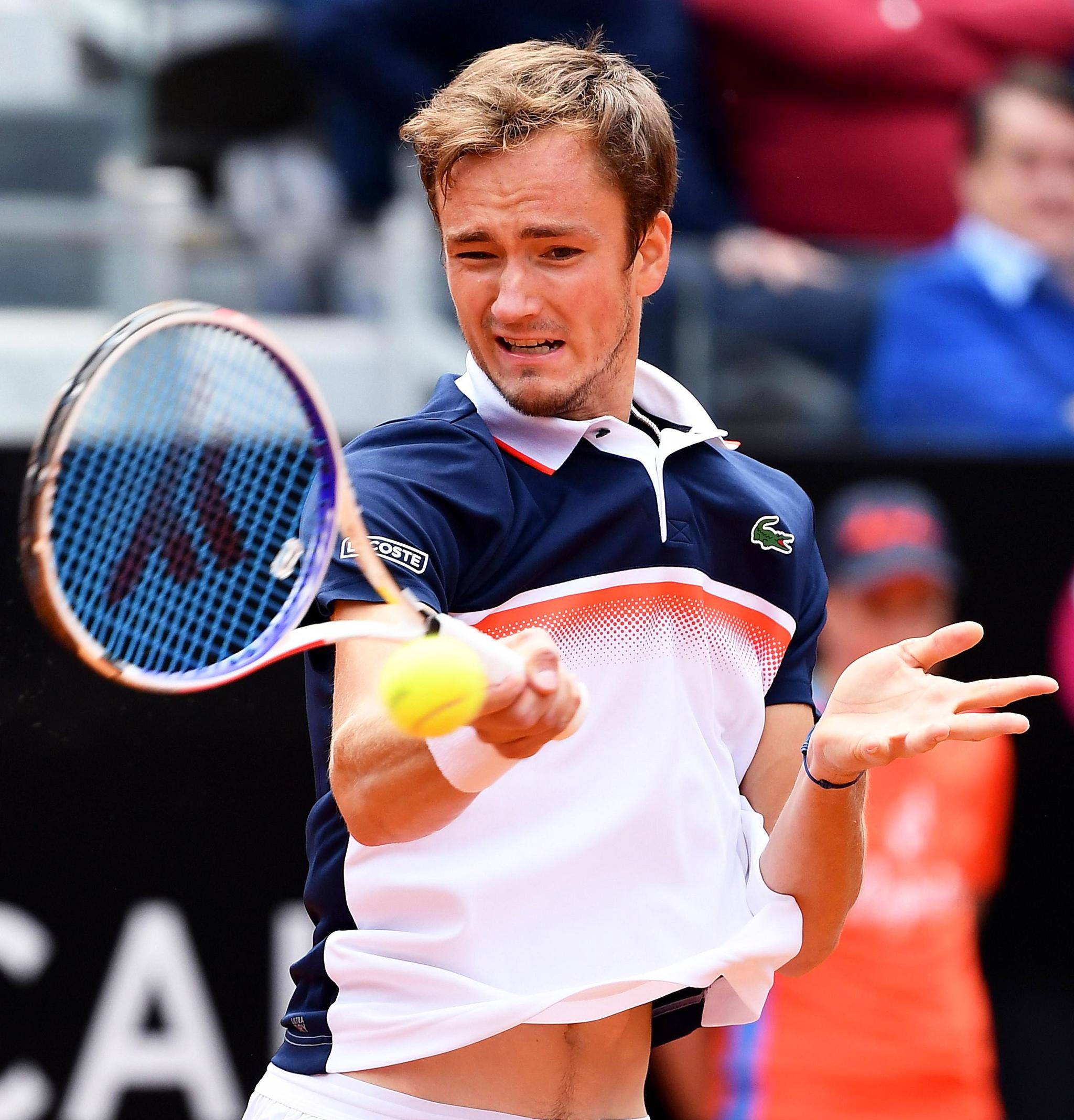 关于美国网球队爆冷意大利网球队，梅德韦杰夫关键制胜的信息