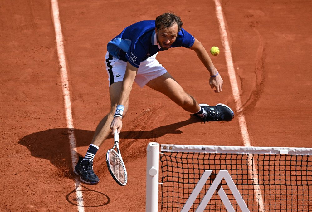 法网碾压戴维斯杯，梅德韦杰夫统治全场