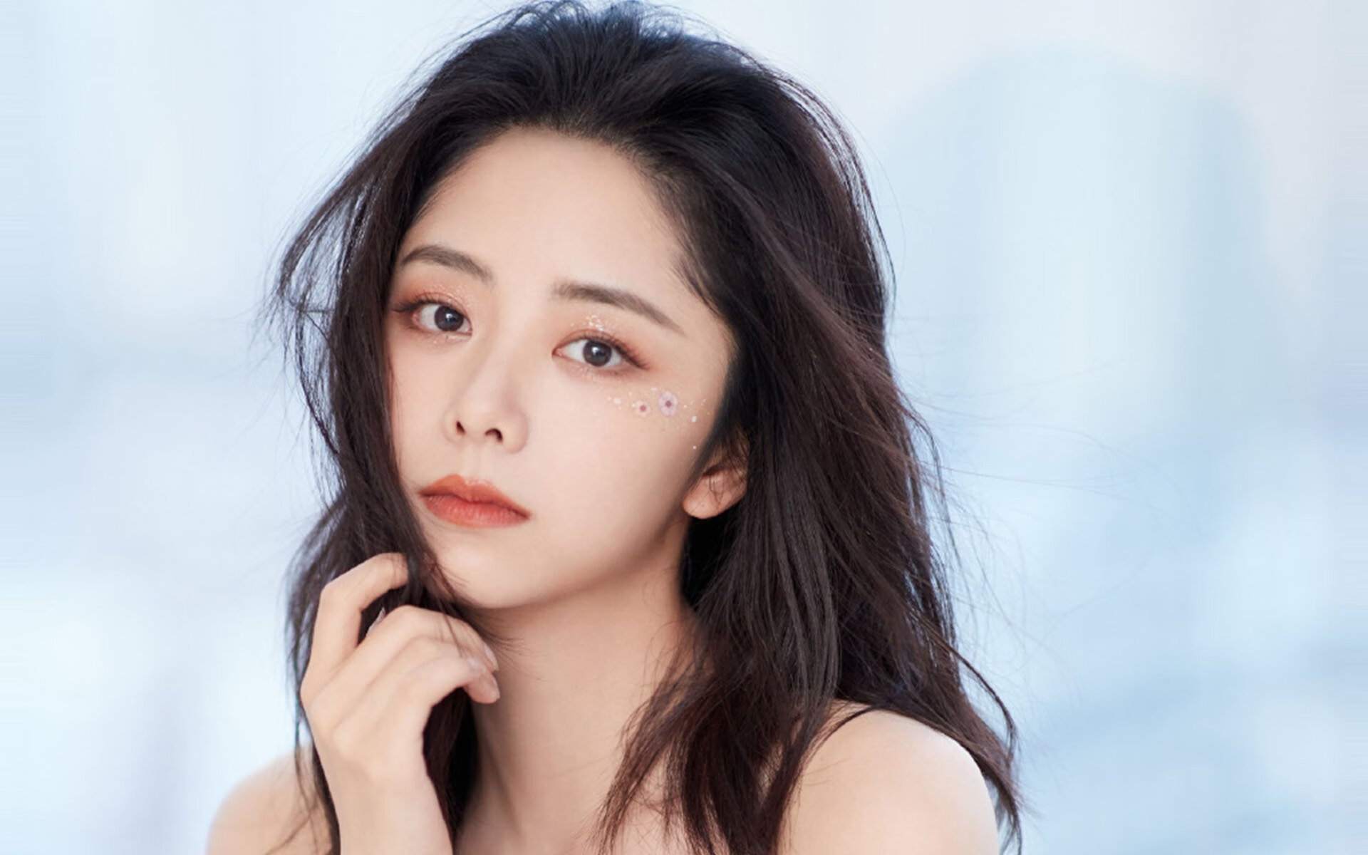 绿茵场上的强与弱,从帕尔默的璀璨到加纳的无声呐喊