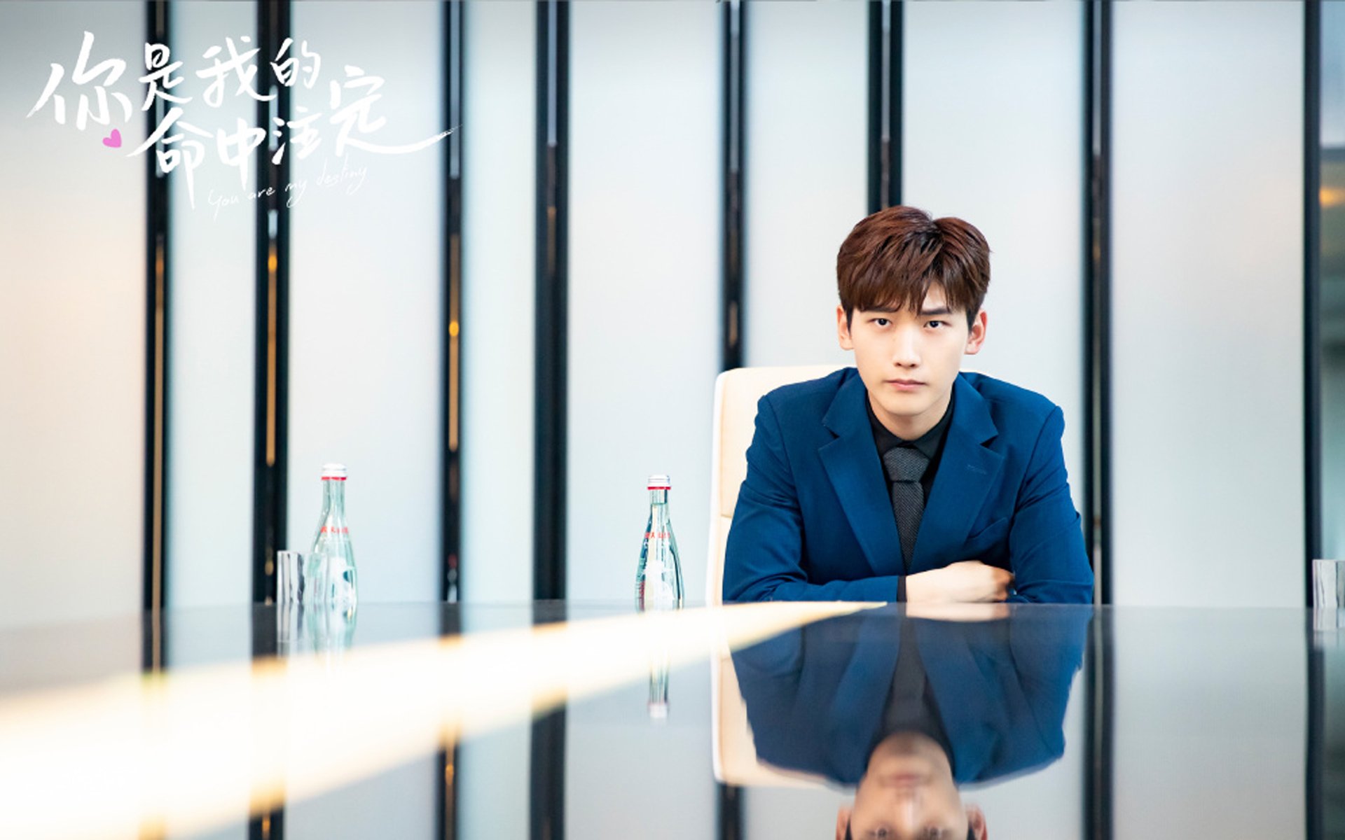 F1新赛季揭幕战之夜，莱万关键制胜点燃激情