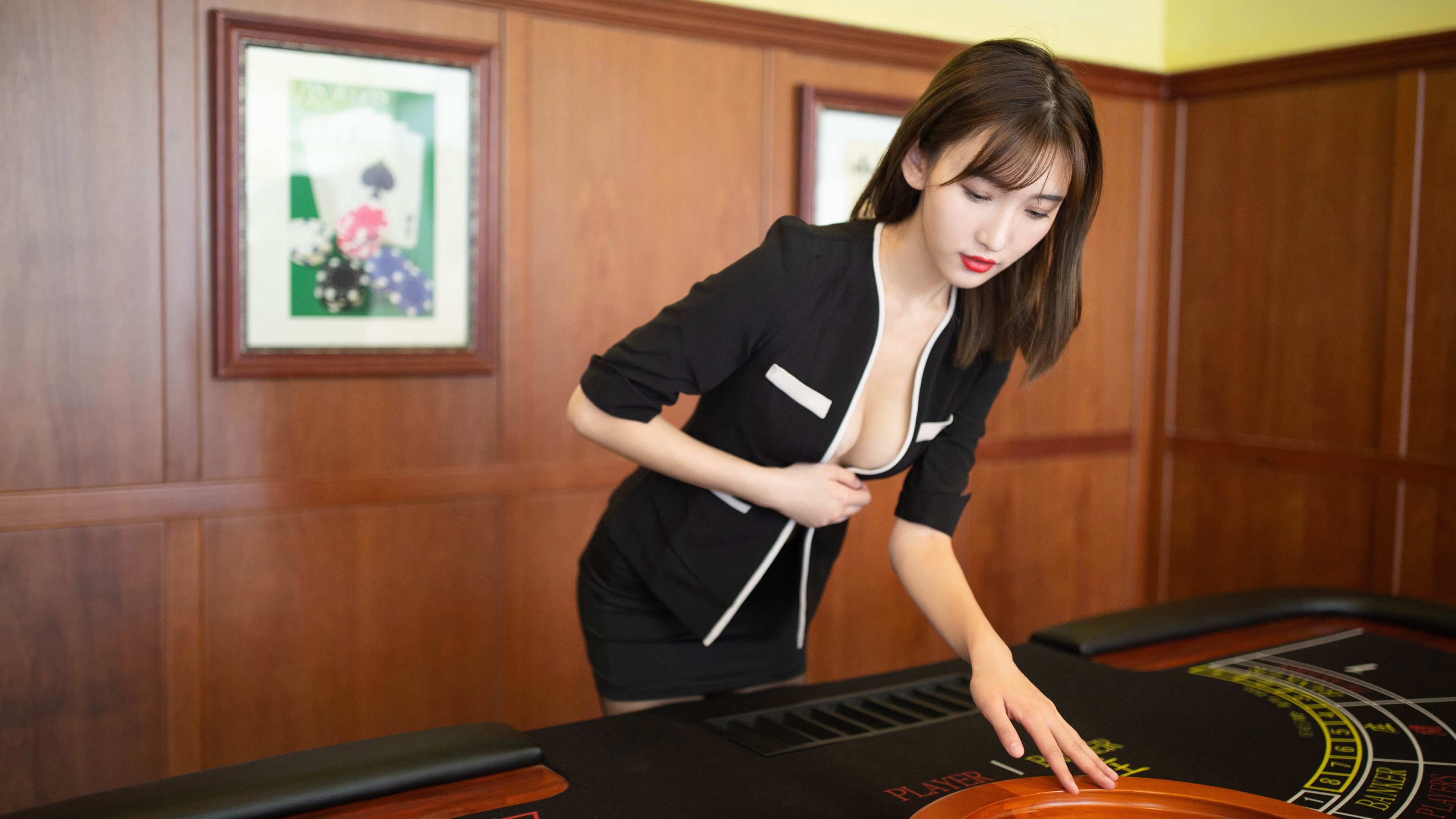 非洲雄鹰振翅,魔兽纪录加冕,足球世界的双重喜悦